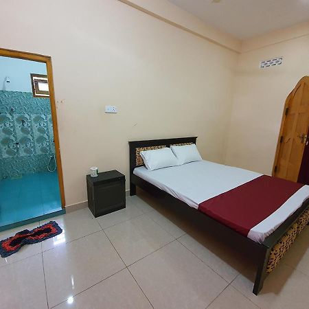 Hb Budget Rest Hotel Jaffna Buitenkant foto