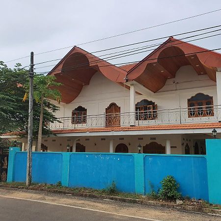 Hb Budget Rest Hotel Jaffna Buitenkant foto