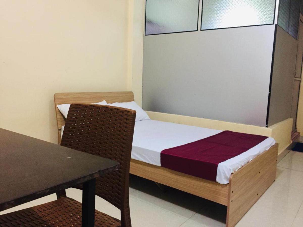 Hb Budget Rest Hotel Jaffna Buitenkant foto