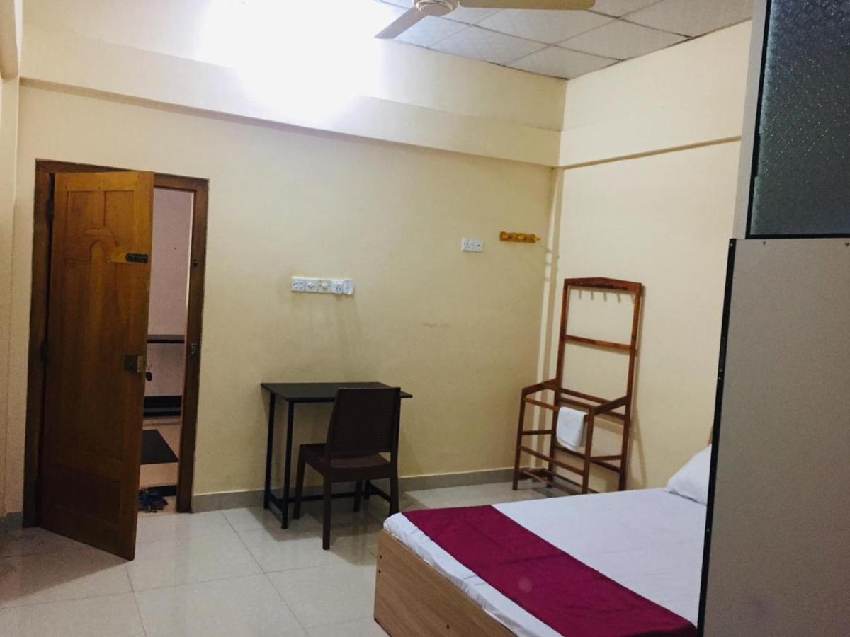 Hb Budget Rest Hotel Jaffna Buitenkant foto