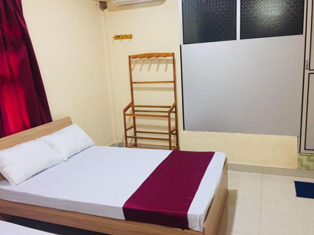 Hb Budget Rest Hotel Jaffna Buitenkant foto