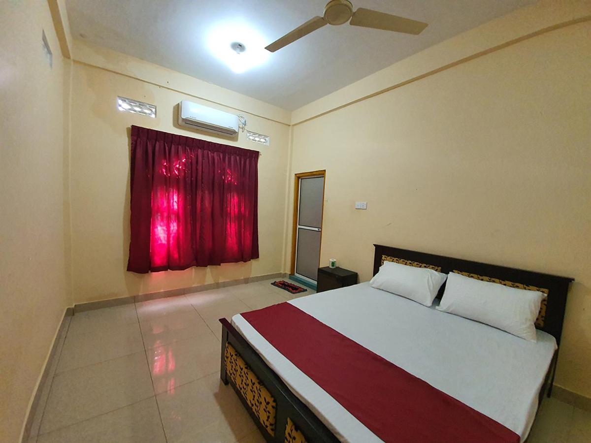 Hb Budget Rest Hotel Jaffna Buitenkant foto