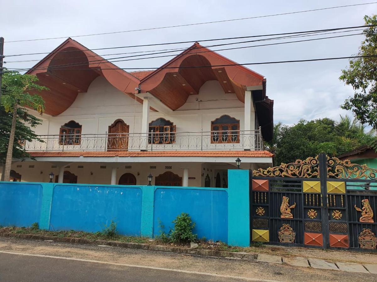 Hb Budget Rest Hotel Jaffna Buitenkant foto