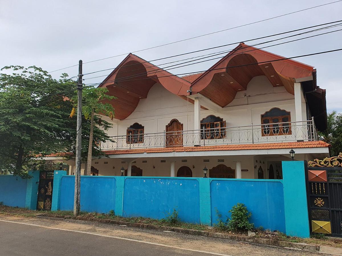 Hb Budget Rest Hotel Jaffna Buitenkant foto