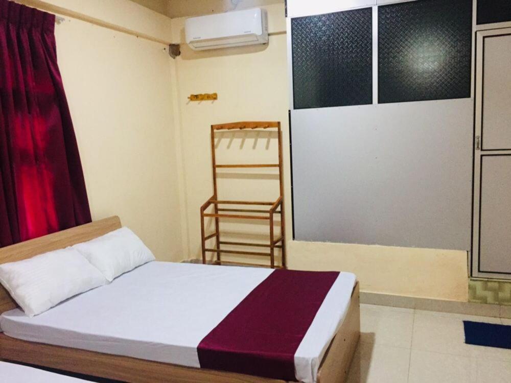 Hb Budget Rest Hotel Jaffna Buitenkant foto