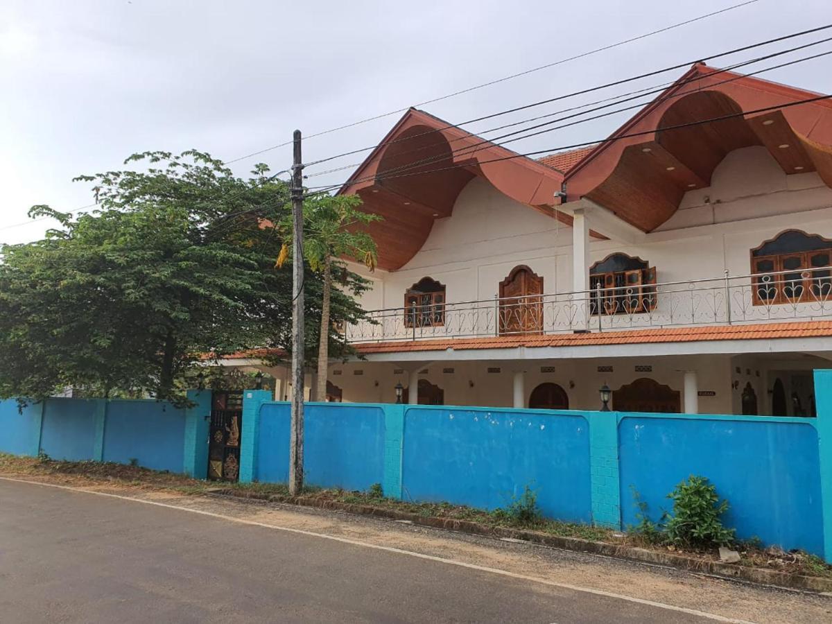 Hb Budget Rest Hotel Jaffna Buitenkant foto